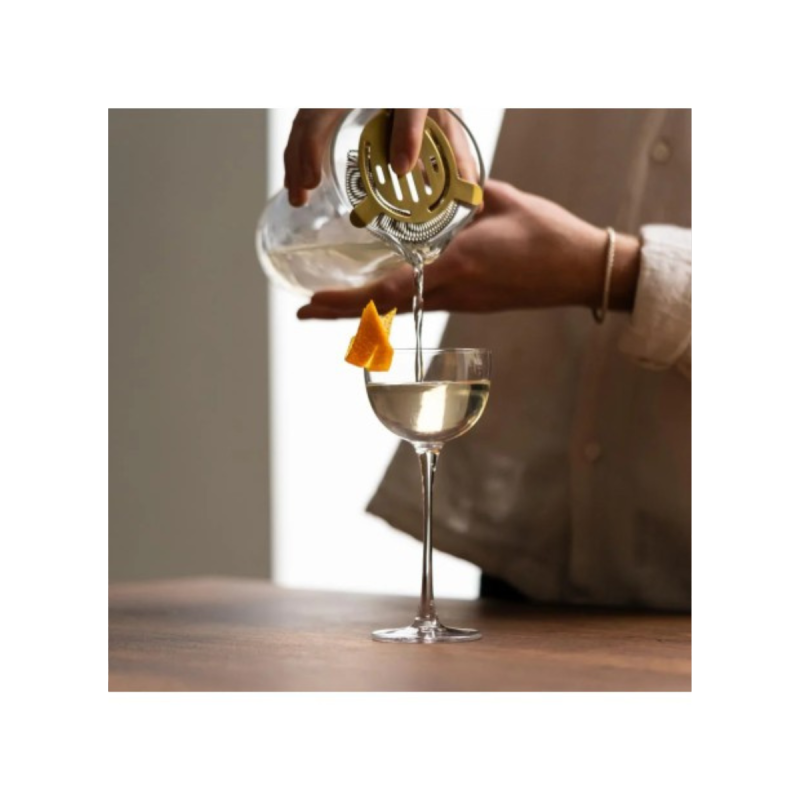 Calice leggero e raffinato, ideale per cocktail originali e d’effetto